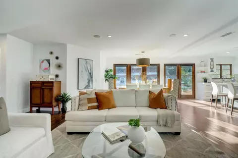 Living - 14256 Minorca Cv, Del Mar, CA 92014 photo 3 of 11
