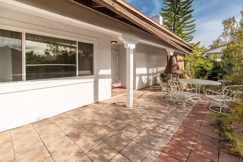 10716 Meadow Glen Way E, Escondido, CA 92026 photo 2