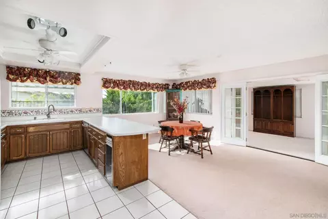 10716 Meadow Glen Way E, Escondido, CA 92026 photo 3