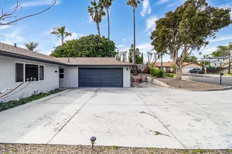 Exterior - 910 Ruby Dr, Vista, CA 92083 photo 1 of 13