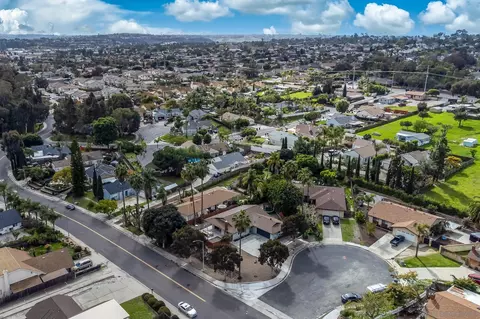 View/Area - 910 Ruby Dr, Vista, CA 92083 photo 5 of 8