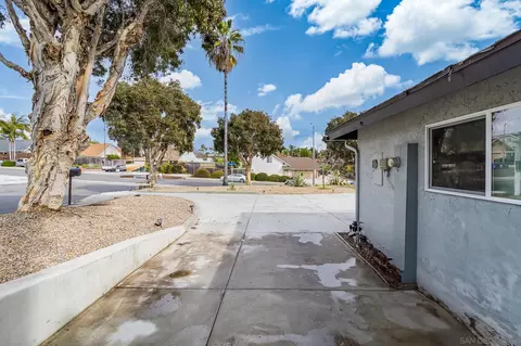 View/Area - 910 Ruby Dr, Vista, CA 92083 photo 3 of 8