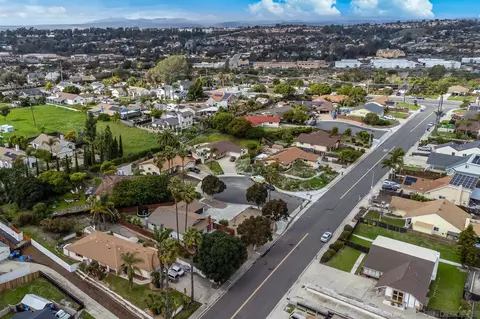 View/Area - 910 Ruby Dr, Vista, CA 92083 photo 4 of 8