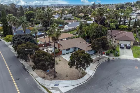 View/Area - 910 Ruby Dr, Vista, CA 92083 photo 6 of 8
