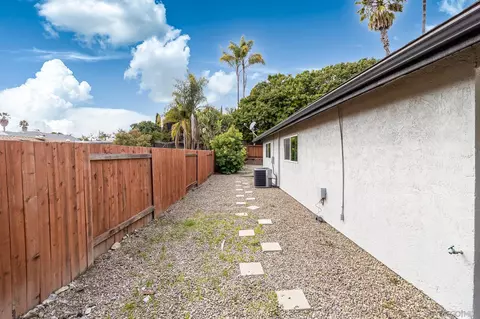 Exterior - 910 Ruby Dr, Vista, CA 92083 photo 6 of 13