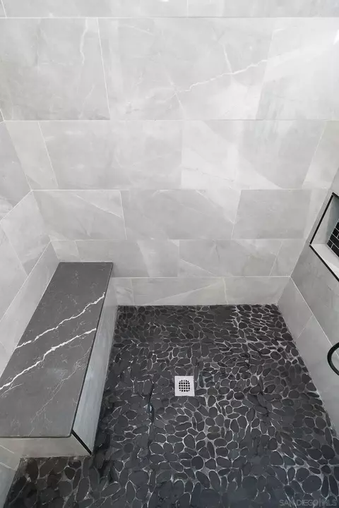 Bath - 910 Ruby Dr, Vista, CA 92083 photo 4 of 6