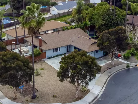 910 Ruby Dr, Vista, CA 92083