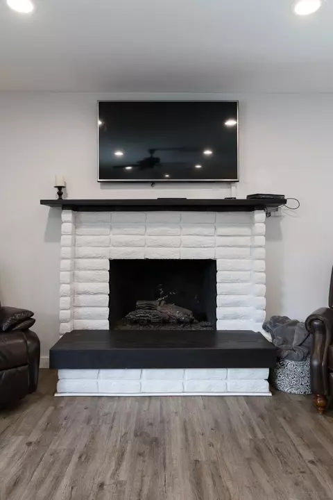 Living - 910 Ruby Dr, Vista, CA 92083 photo 5 of 7