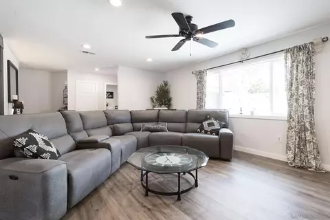 Living - 910 Ruby Dr, Vista, CA 92083 photo 2 of 7
