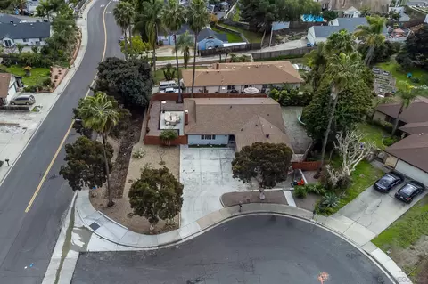 View/Area - 910 Ruby Dr, Vista, CA 92083 photo 7 of 8