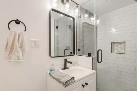Bath - 1324 S Pacific #3, Oceanside, CA 92054 photo 2 of 3