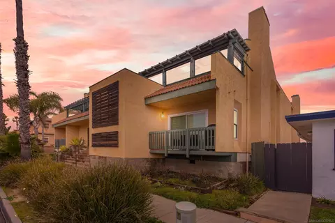 Exterior - 1324 S Pacific #3, Oceanside, CA 92054 photo 1 of 4