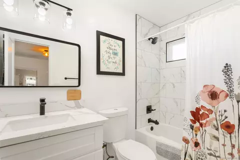 Bath - 1324 S Pacific #3, Oceanside, CA 92054 photo 1 of 3