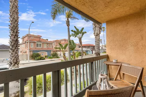 Exterior - 1324 S Pacific #3, Oceanside, CA 92054 photo 2 of 4