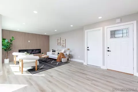 Living - 9483 Avenida Acero, Spring Valley, CA 91977 photo 2 of 8