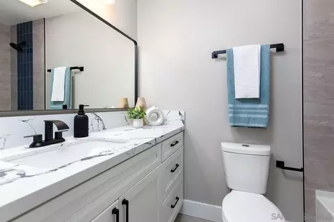 Bath - 9483 Avenida Acero, Spring Valley, CA 91977 photo 4 of 6