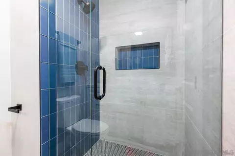 Bath - 9483 Avenida Acero, Spring Valley, CA 91977 photo 3 of 6