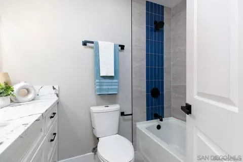 Bath - 9483 Avenida Acero, Spring Valley, CA 91977 photo 5 of 6