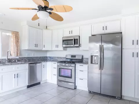 Kitchen - 44511 La Paz Rd, Temecula, CA 92592 photo 2 of 3