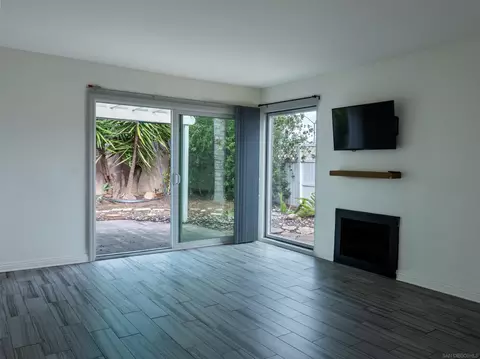 Living - 44511 La Paz Rd, Temecula, CA 92592 photo 1 of 2