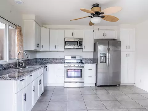 Kitchen - 44511 La Paz Rd, Temecula, CA 92592 photo 1 of 3