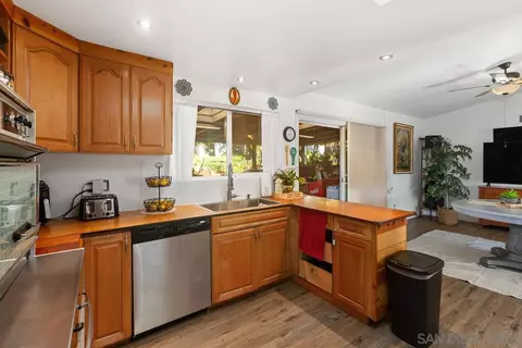 Kitchen - 14164 Lyons Valley Rd, Jamul, CA 91935 photo 4 of 5