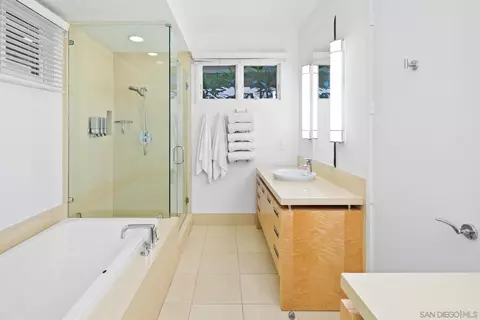 Bath - 141 Orange Ave #203, Coronado, CA 92118 photo 2 of 5