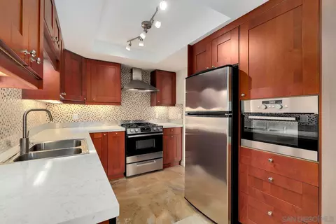 2352 Altisma Way #9, Carlsbad, CA 92009