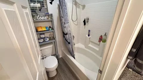 Bath - 31185 Black Maple Dr, Temecula, CA 92592 photo 2 of 2