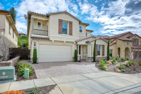 449 Cota Ln, Vista, CA 92083