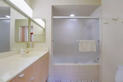 Bath - 3186 Bremerton Pl, La Jolla, CA 92037 photo 2 of 2