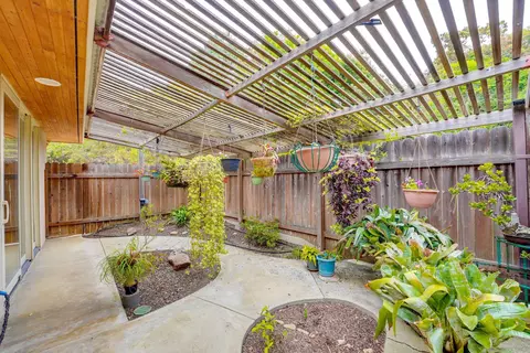 Exterior - 3186 Bremerton Pl, La Jolla, CA 92037 photo 3 of 6
