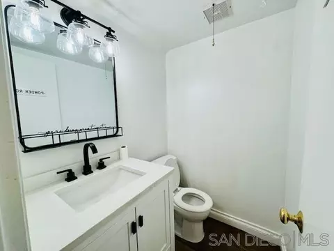 Bath - 1262 Dnvr Lan #E, El Cajon, CA 92021 photo 1 of 2