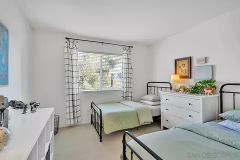 Bedroom - 43046 Manchester Ct, Temecula, CA 92592 photo 4 of 5
