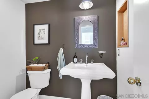 Bath - 43046 Manchester Ct, Temecula, CA 92592 photo 1 of 5