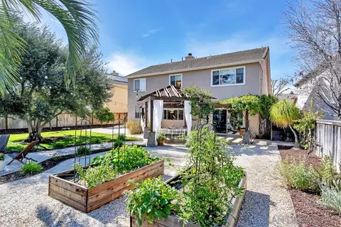 Exterior - 43046 Manchester Ct, Temecula, CA 92592 photo 6 of 13