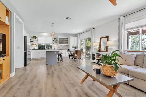 Dining - 43046 Manchester Ct, Temecula, CA 92592 photo 3 of 4