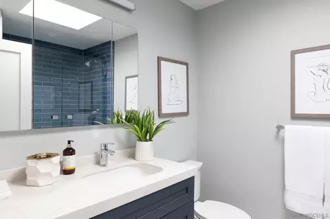 Bath - 1759 Hill Top Ln, Encinitas, CA 92024 photo 3 of 3