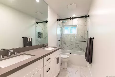 Bath - 1011 San Andrade, Encinitas, CA 92024 photo 2 of 2