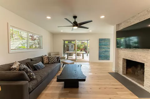 Living - 1011 San Andrade, Encinitas, CA 92024 photo 3 of 4