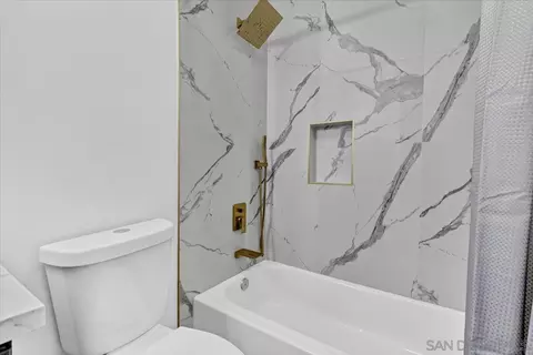 Bath - 12517 Metate Ln, Poway, CA 92064 photo 2 of 4
