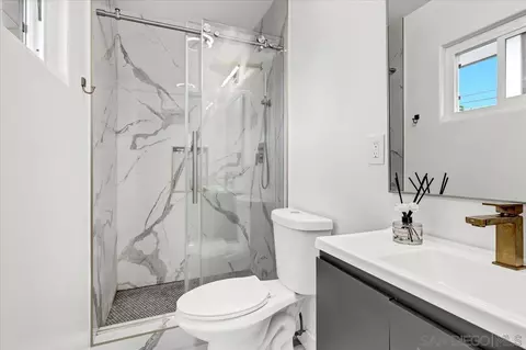 Bath - 12517 Metate Ln, Poway, CA 92064 photo 3 of 4