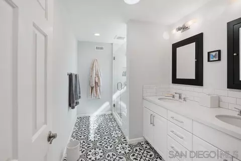 Bath - 17235 Vendor Pl, Poway, CA 92064 photo 2 of 3