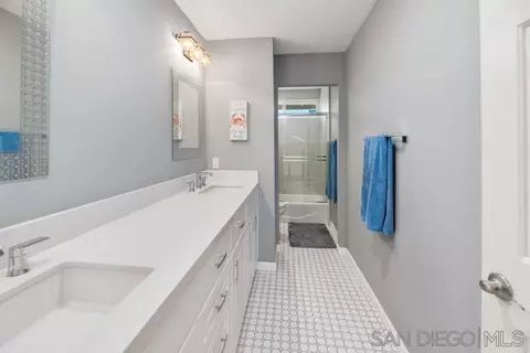 Bath - 17235 Vendor Pl, Poway, CA 92064 photo 3 of 3