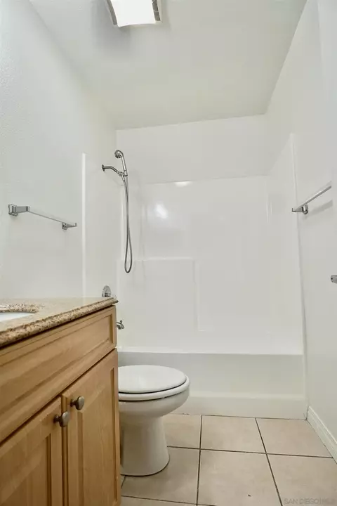 Bath - 1160 E Washington Ave #5, El Cajon, CA 92019 photo 2 of 5
