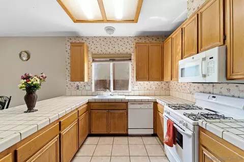Kitchen - 1859 Mcdougal Ter, El Cajon, CA 92021 photo 3 of 4