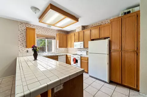 Kitchen - 1859 Mcdougal Ter, El Cajon, CA 92021 photo 2 of 4