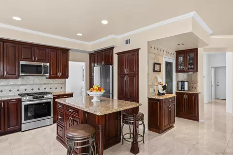 Kitchen - 2238 Brookhaven Pass, Vista, CA 92081 photo 2 of 5