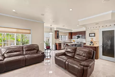 Living - 2238 Brookhaven Pass, Vista, CA 92081 photo 3 of 4