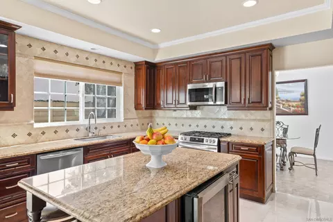 Kitchen - 2238 Brookhaven Pass, Vista, CA 92081 photo 4 of 5